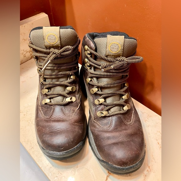 Ladies Gore-Tex Timberland hiking boot, 7.5 regular - Picture 10 of 11